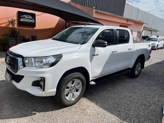 TOYOTA HILUX 2.8 SR 4X4 CD 16V DIESEL 4P AUTOMÁTICO TOYOTA HILUX 2.8 SR 4X4 CD 16V DIESEL 4P AUTOMÁTICO
